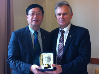 白俄罗斯国立经济大学副校长弗·赫梅尔尼茨基访问我校