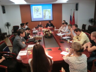 俄罗斯青年学者代表团访问俄中心