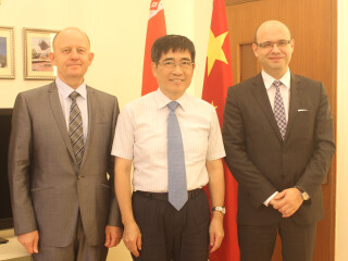 白俄罗斯新任驻华大使鲁德访问我校