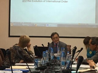 中心主任冯绍雷等为中俄关系暑期学校学员授课