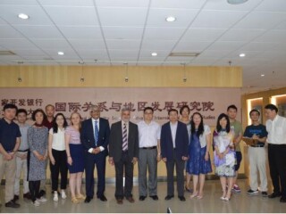 印度尼赫鲁大学副校长钦塔马尼·马哈帕查教授（ChintamaniMahapatra）和曼尼帕尔高等教育学院地缘政治与国际关系系主任阿尔温德·库马尔教授（Arvind Kumar）访华