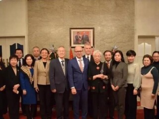 万青松接受俄罗斯知名智库瓦尔代辩论俱乐部采访，就新冠病毒疫情的世界经地缘政治影响和风险等问题发表看法